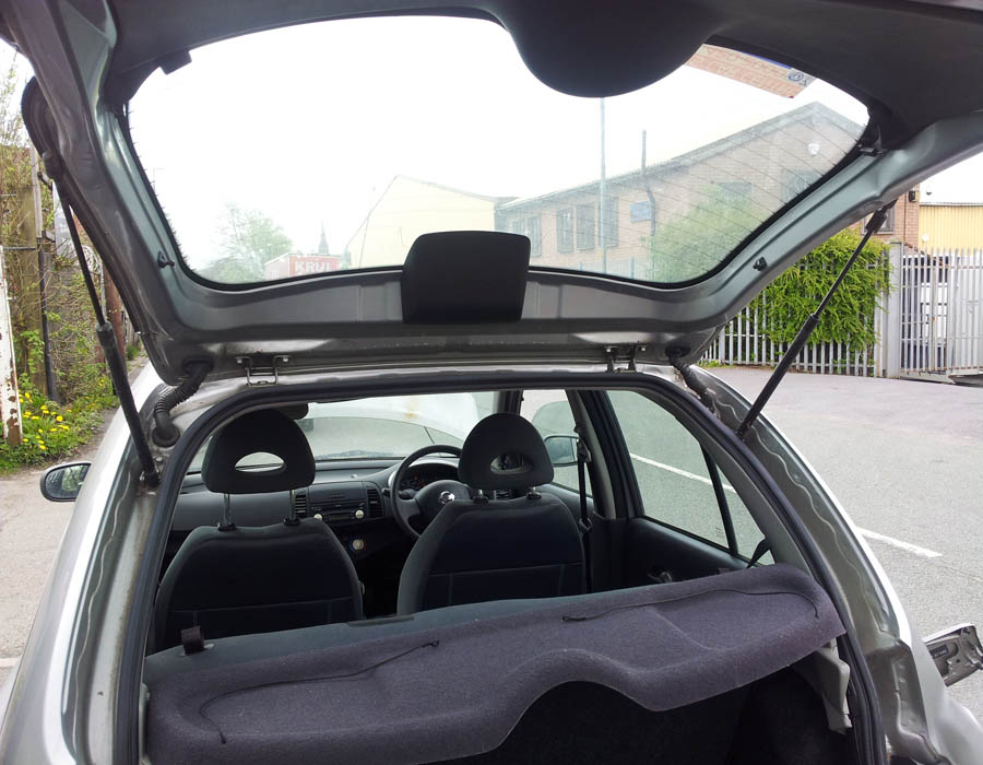 Nissan Micra E tailgate-struts